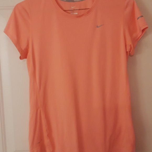 Nike Sports  tee - Picture 2 of 3